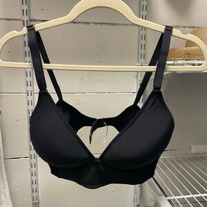 Lively Black Seamless T-Shirt Bra with Supportive Band